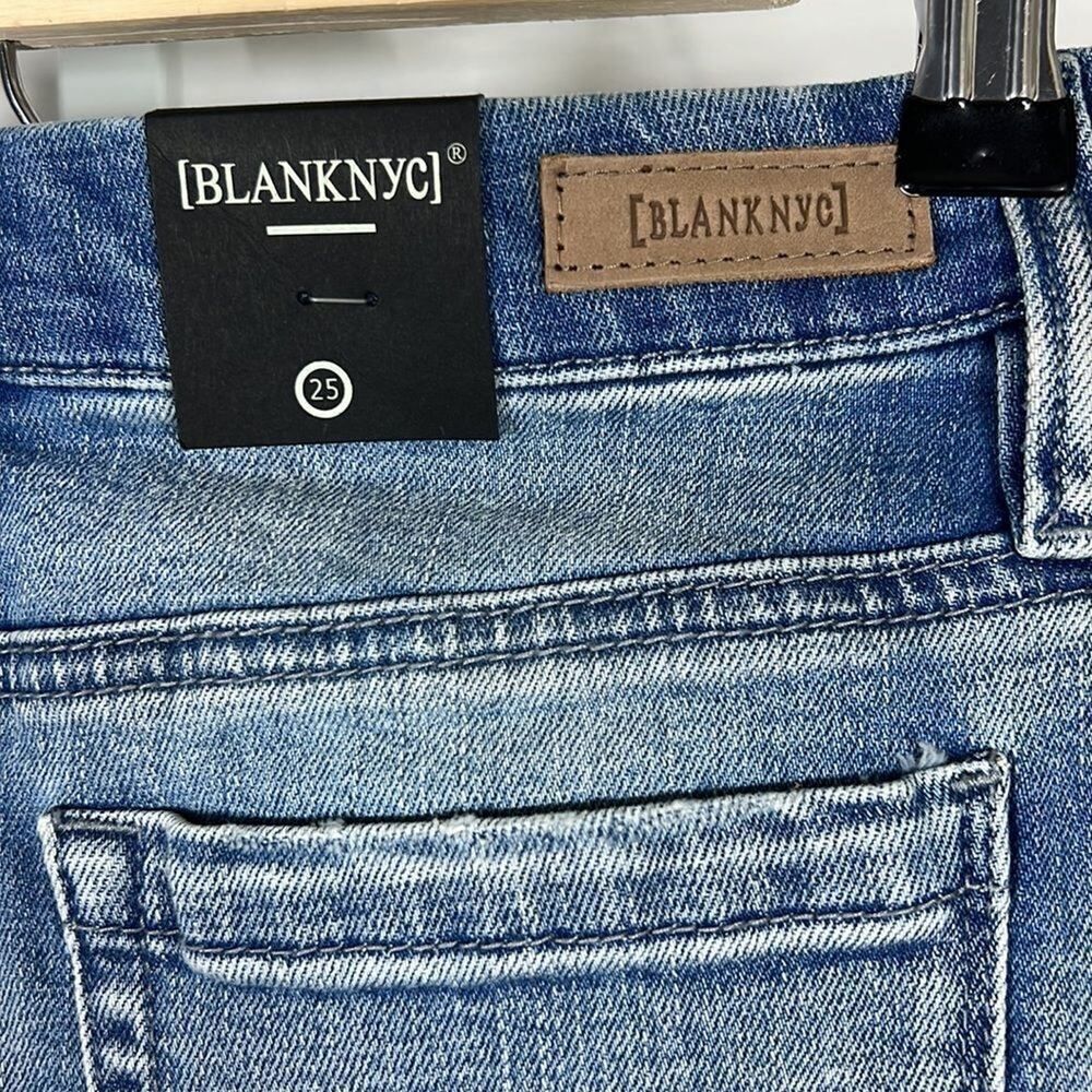 BLANKNYC Women’s Asymmetrical Fringe Hem Denim Mini Jean Skirt Blue Size 25 - Picture 7 of 10